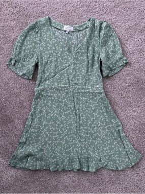 & Other Stories Sage Green Floral V-Neck Dress